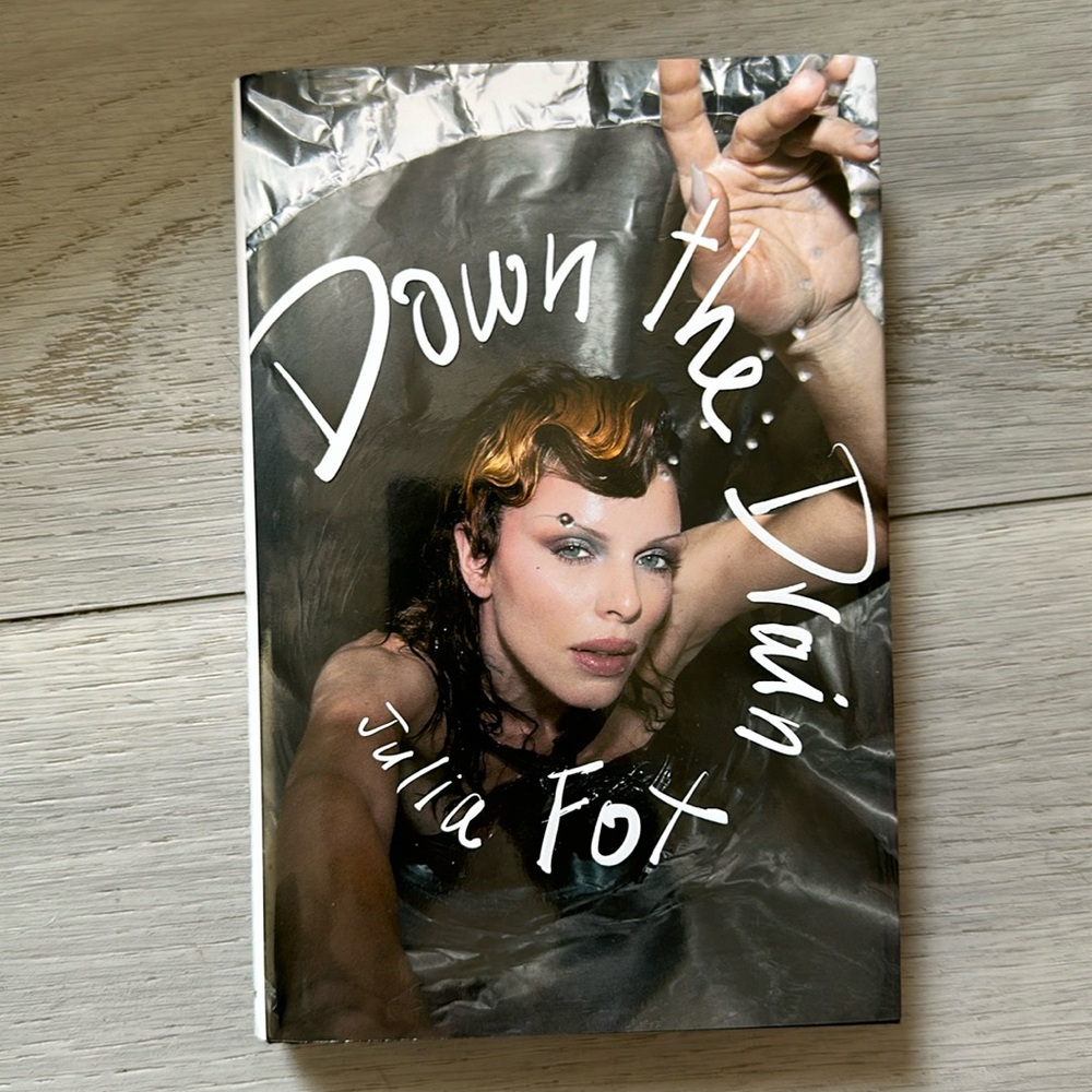 Biography & Autobiography by Julia Fox